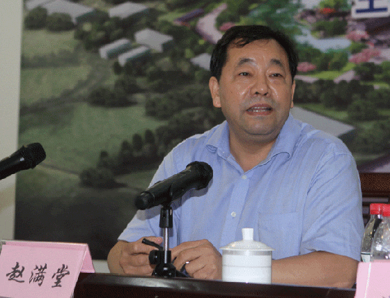 甘肃省委常委、宣传部部长连辑在本公司董事、yd12300云顶线路集团董事长赵满堂陪同下到yd12300云顶线路集团北京盛世南宫调研指导工作